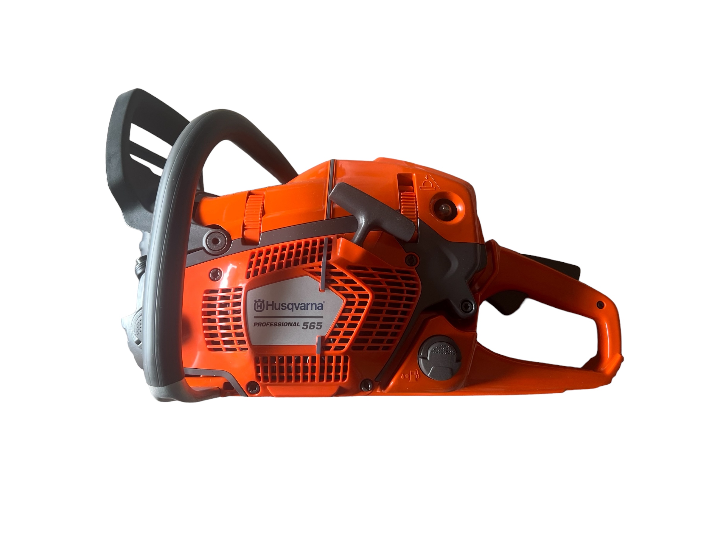 Husqvarna 565 chainsaw with 18” guide bar and chain