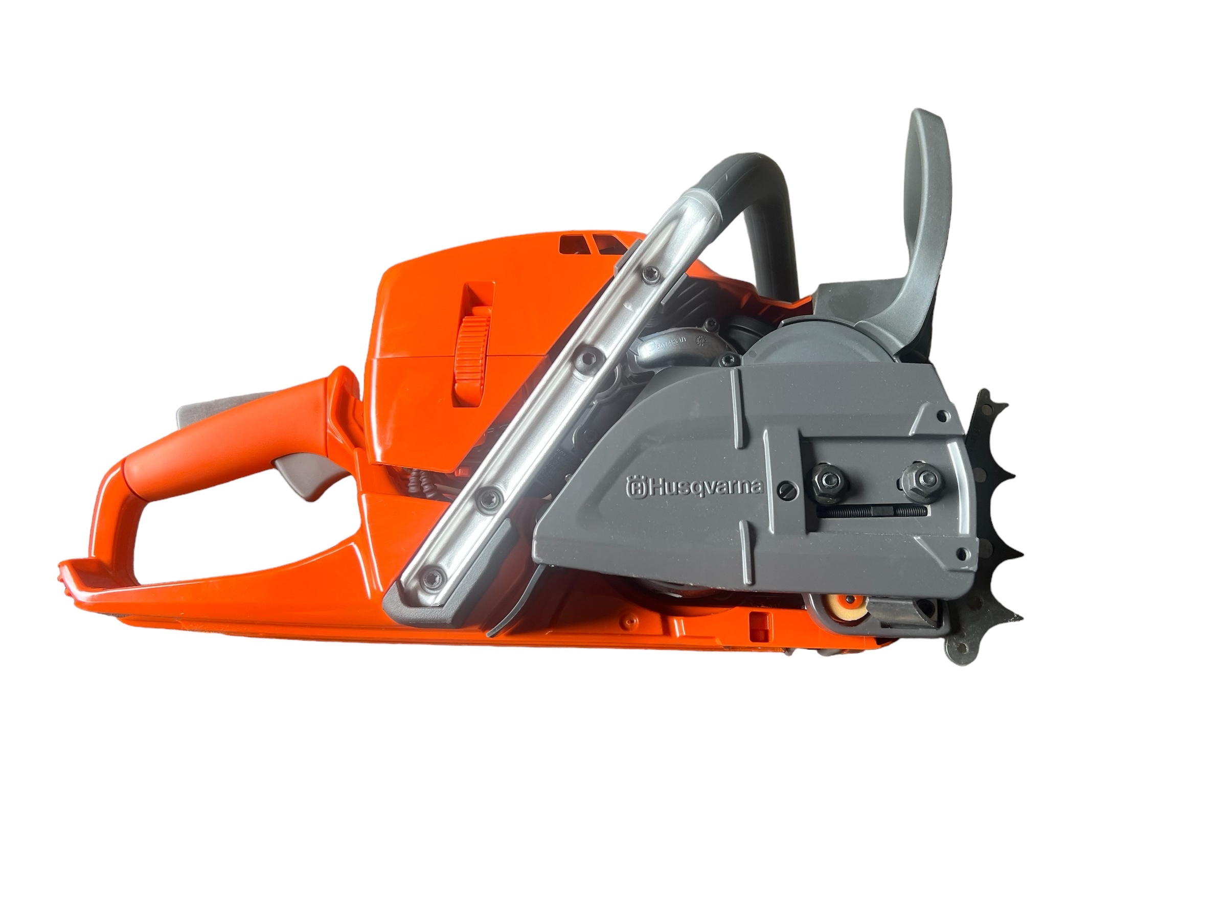Husqvarna 565 chainsaw with 18” guide bar and chain - Image 3